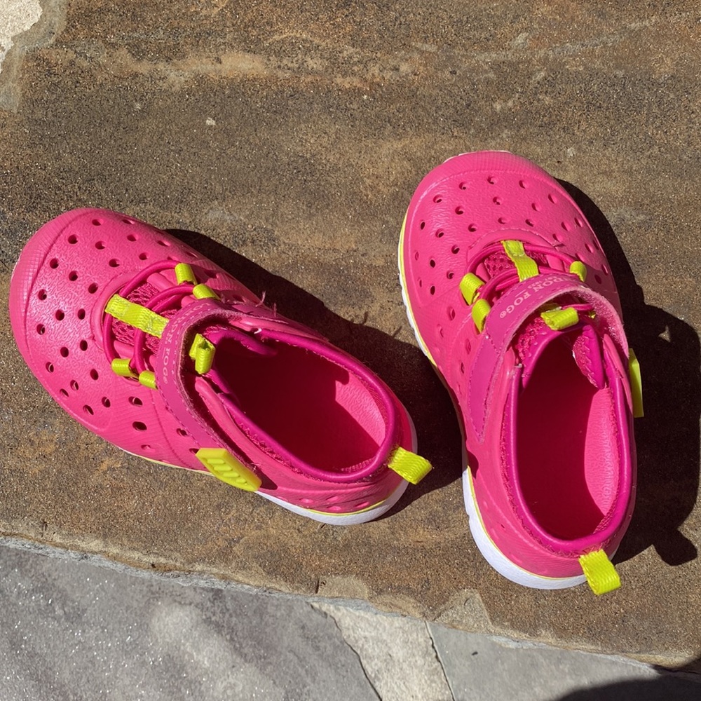 London Fog Toddler Pink Shoe Velcro & Bungee Laces Size 6 Toddler